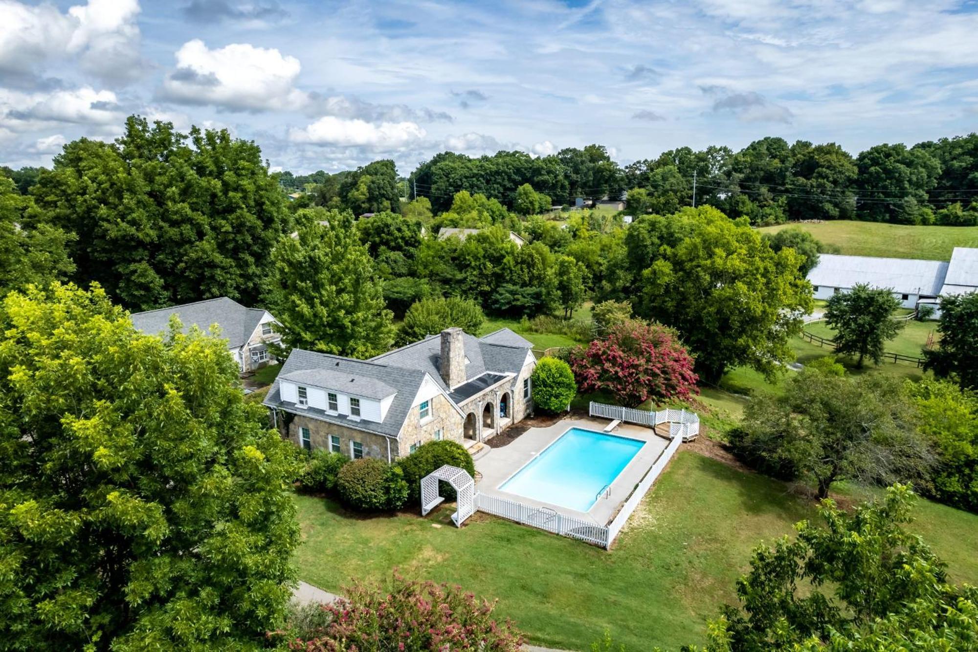 Tranquil Mountain Escape Luxurious 5-Bedroom Farmhouse With Pool Maryville Exterior foto