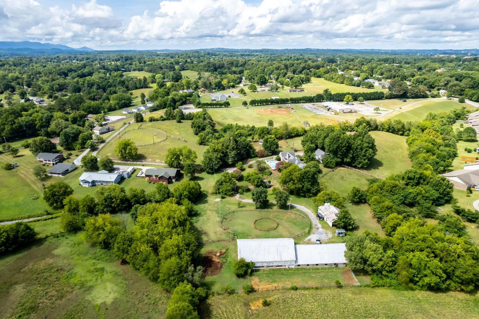 Tranquil Mountain Escape Luxurious 5-Bedroom Farmhouse With Pool Maryville Exterior foto