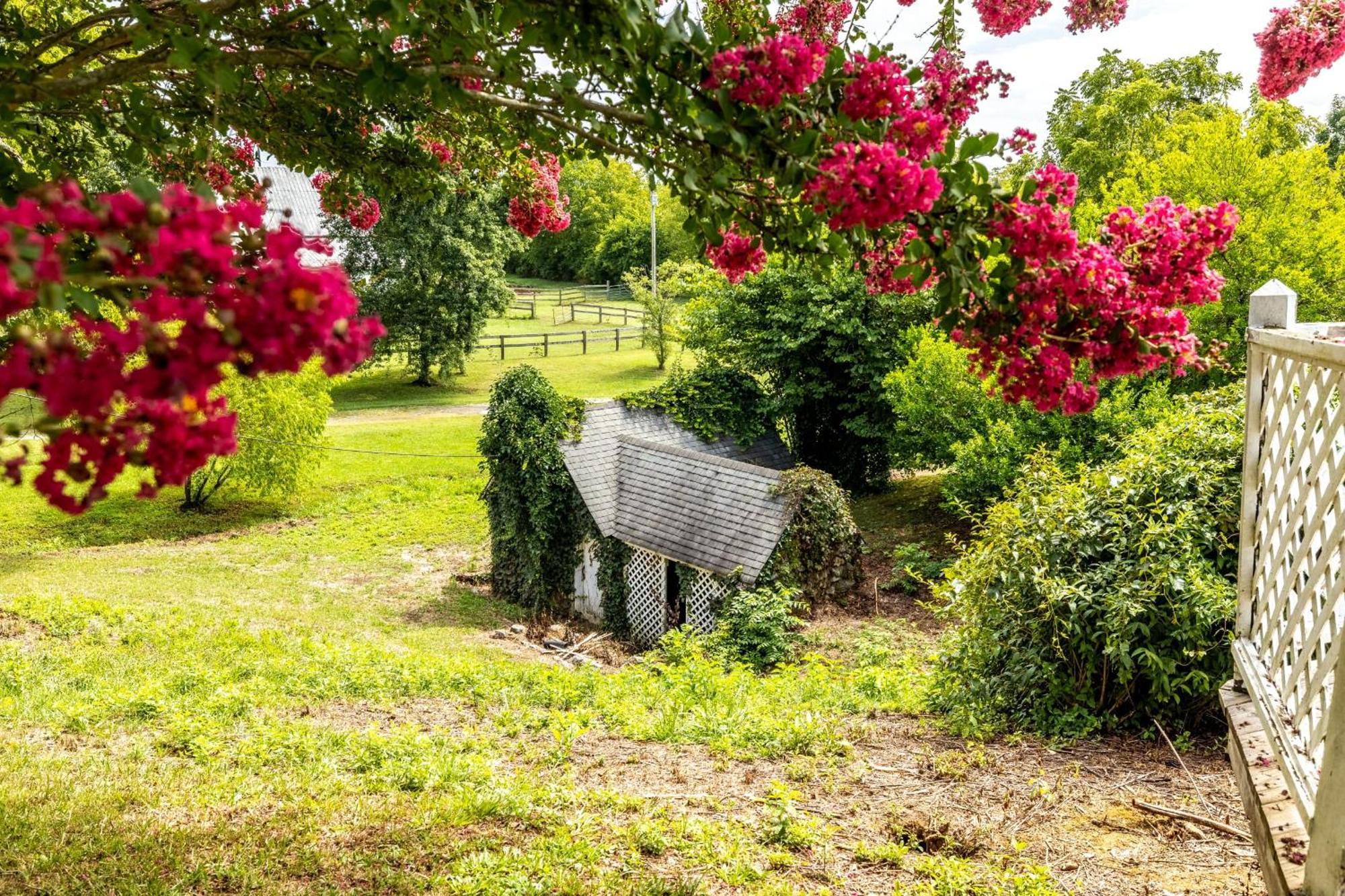 Tranquil Mountain Escape Luxurious 5-Bedroom Farmhouse With Pool Maryville Exterior foto