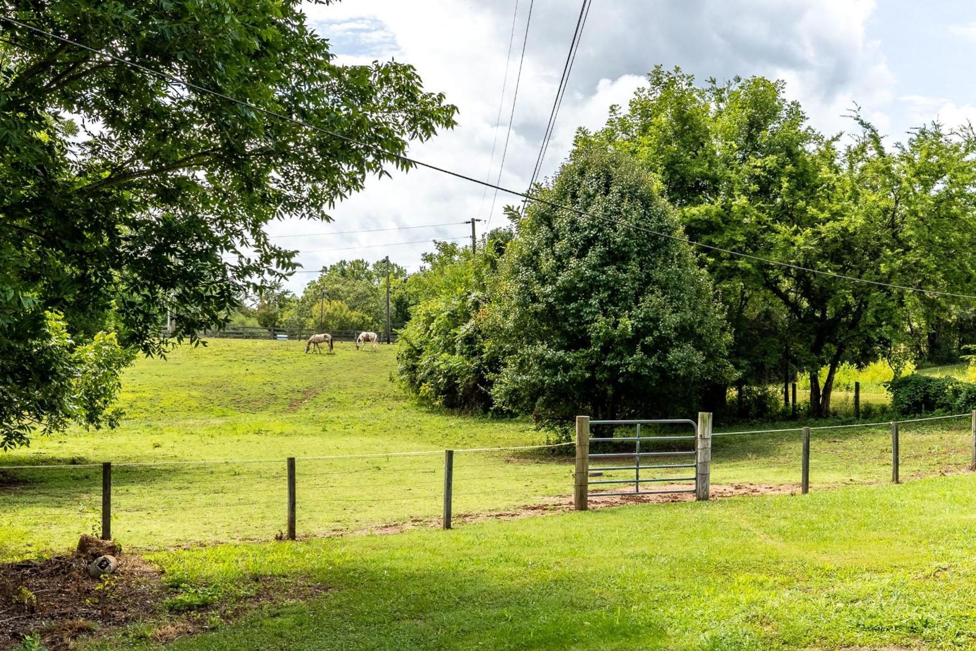 Tranquil Mountain Escape Luxurious 5-Bedroom Farmhouse With Pool Maryville Exterior foto